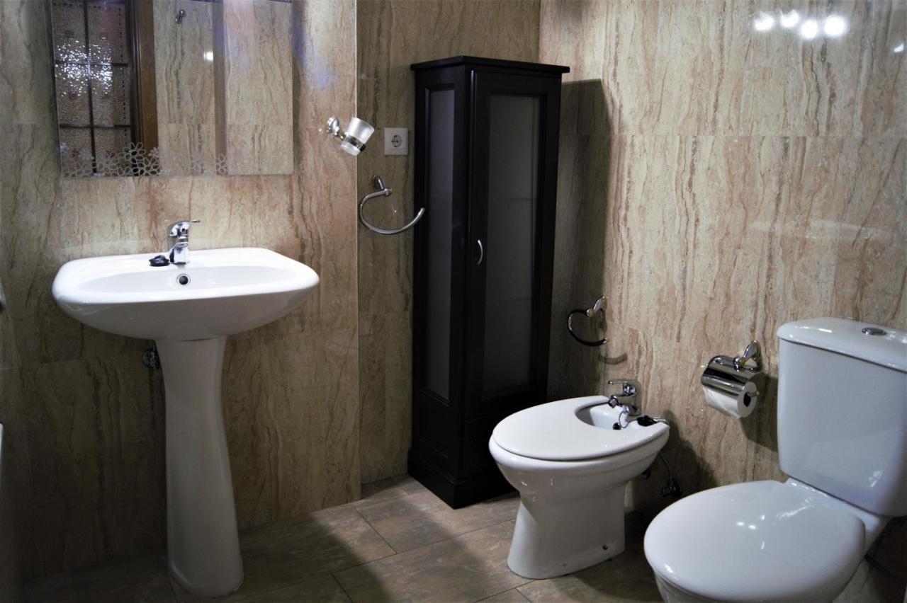 Amplio Piso 8 Mts Mezquita - Wifi - A/C - Parking Córdoba Eksteriør billede