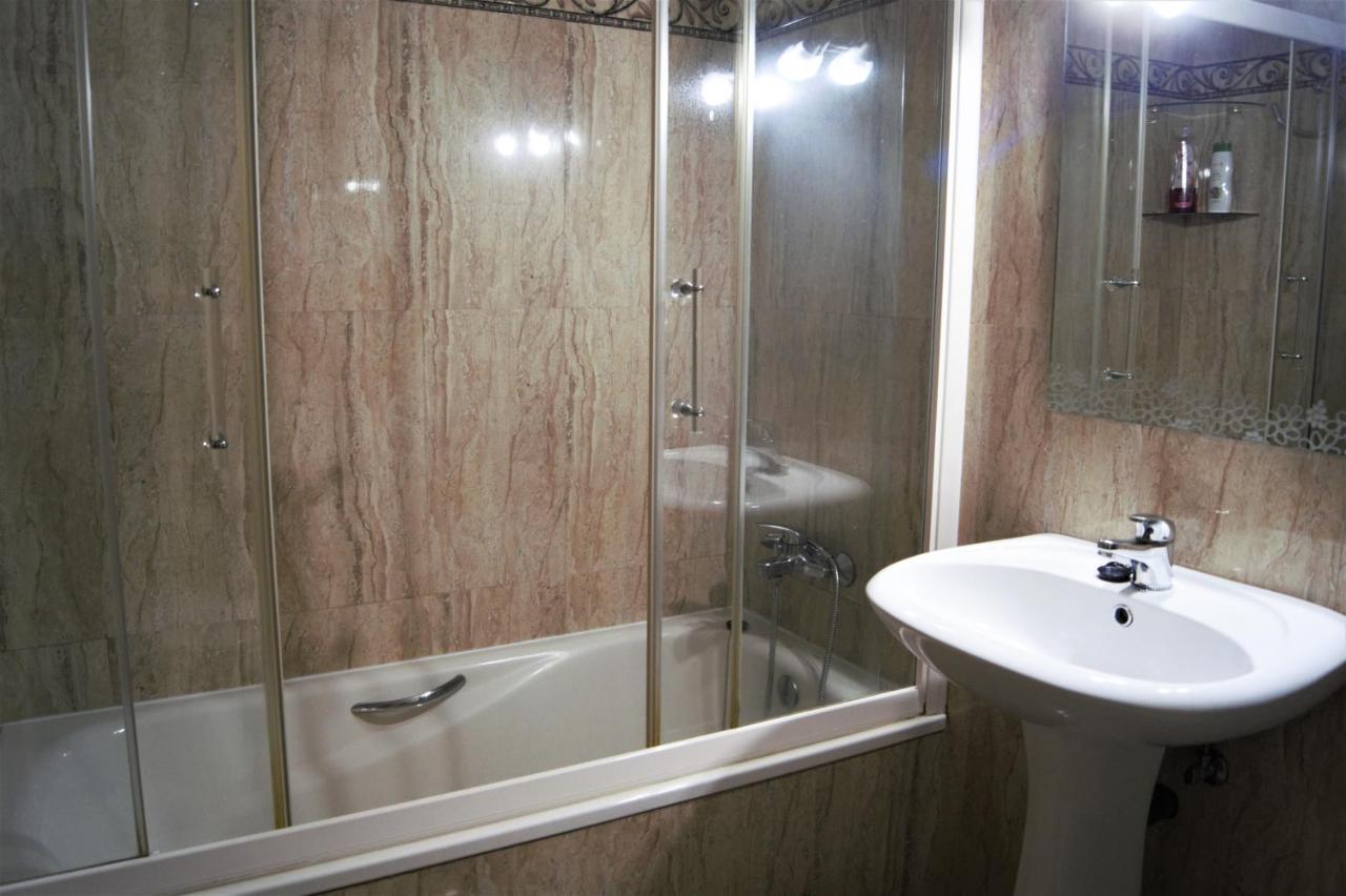 Amplio Piso 8 Mts Mezquita - Wifi - A/C - Parking Córdoba Eksteriør billede